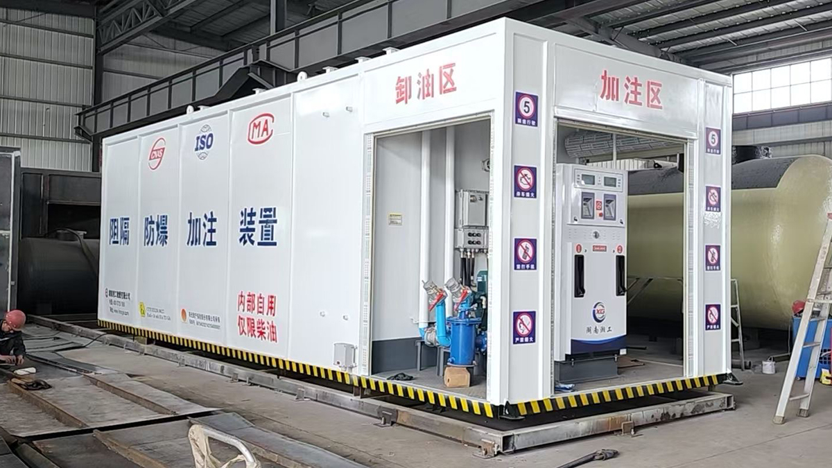 2 4 All-in-one mobile skid-mounted filling station with dispenser and double-wall tank by Shijie Heavy Industry.