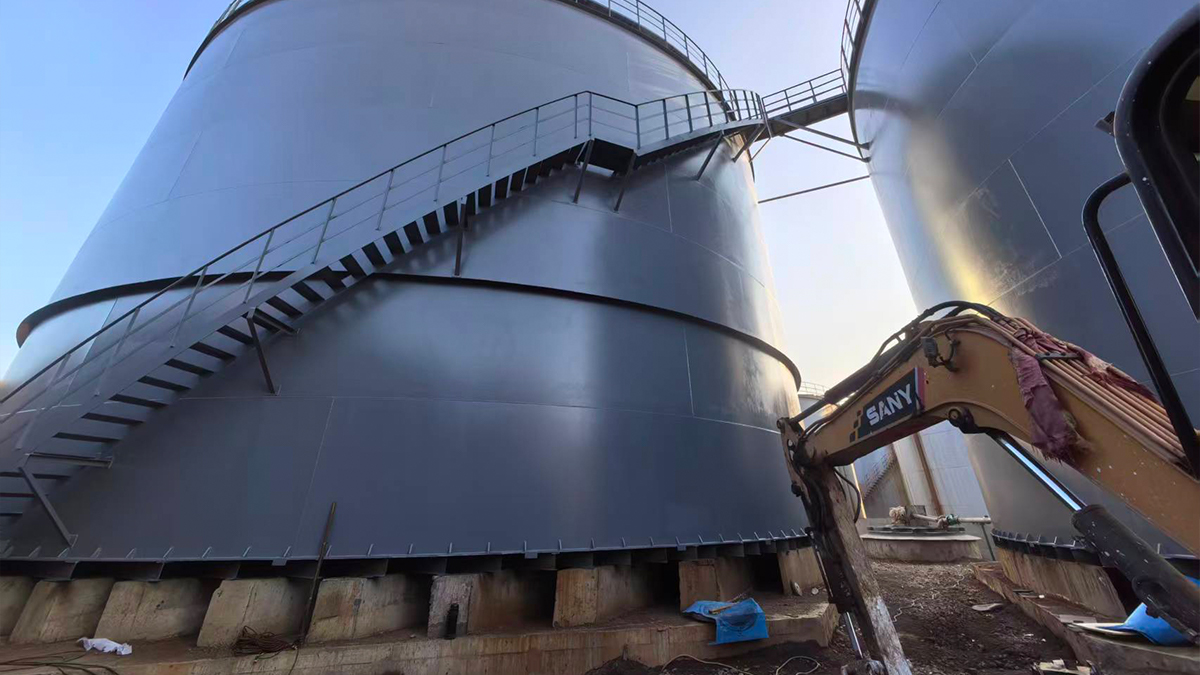 4 4 Row of large white vertical industrial storage tanks with safety ladders and top platforms by Shijie Heavy Industry