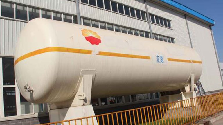 Horizontal vacuum-insulated liquid nitrogen ($LN_2$) storage tank by Shijie Heavy Industry.
