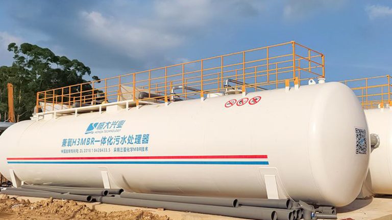 Integrated horizontal MBR wastewater treatment tank with safety railings by Shijie Heavy Industry.